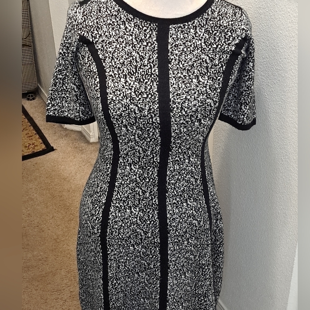 Maggie London Black & White Sweater Dress   Size S